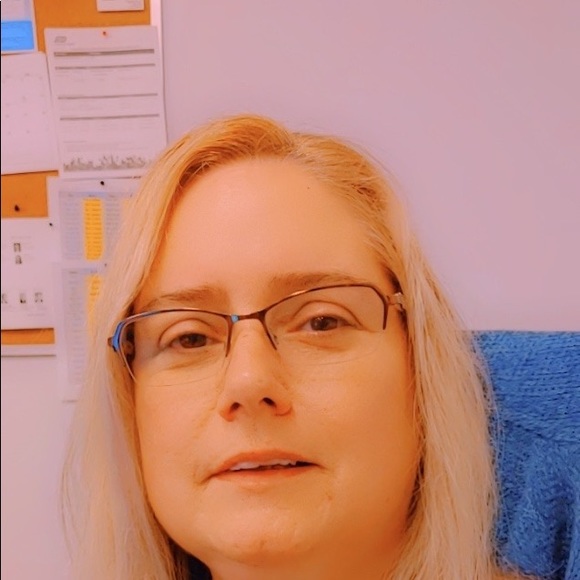 Meet your Posher, Lori - Picture 2 of 2